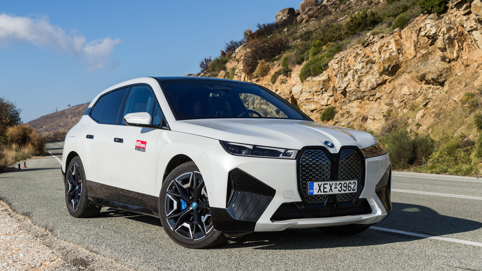 BMW iX xDrive40: SUV λιμουζίνα που γουστάρει στροφές!